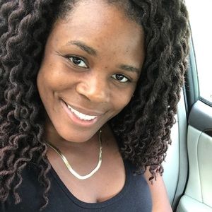 Meet your Posher, Chanel